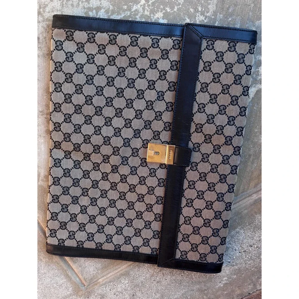 Gucci this logo